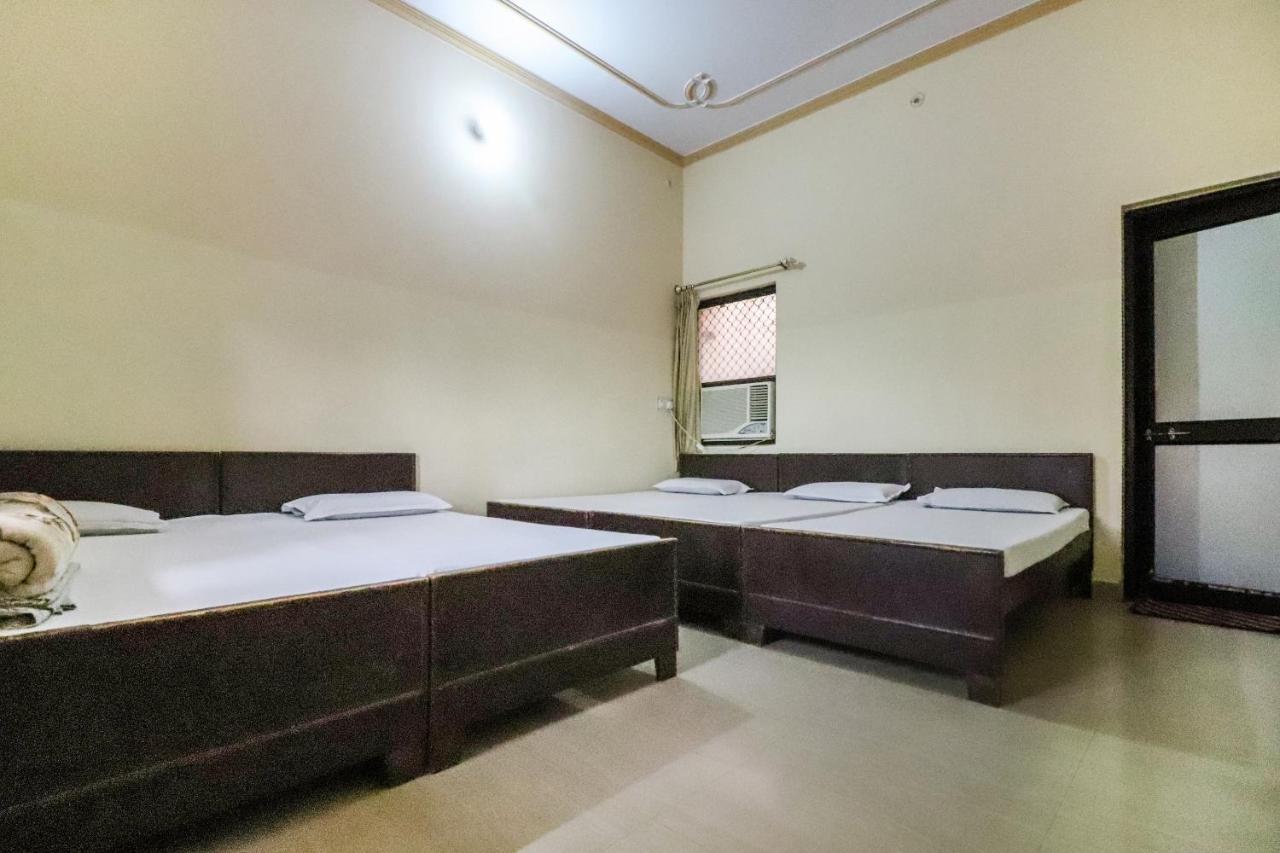 Spot On 60838 Shri Giriraj Dham Hotel Govardhan ภายนอก รูปภาพ