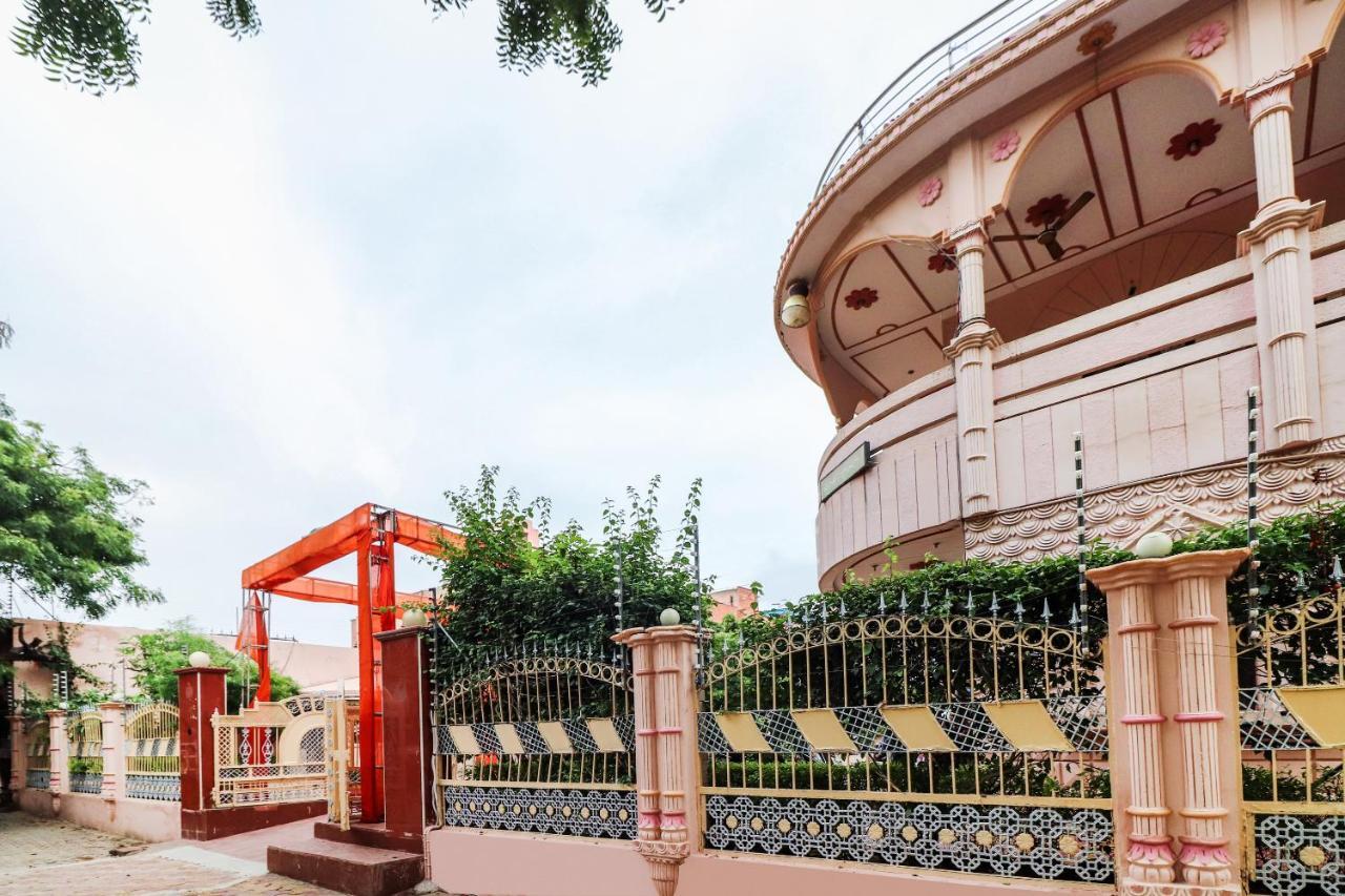 Spot On 60838 Shri Giriraj Dham Hotel Govardhan ภายนอก รูปภาพ