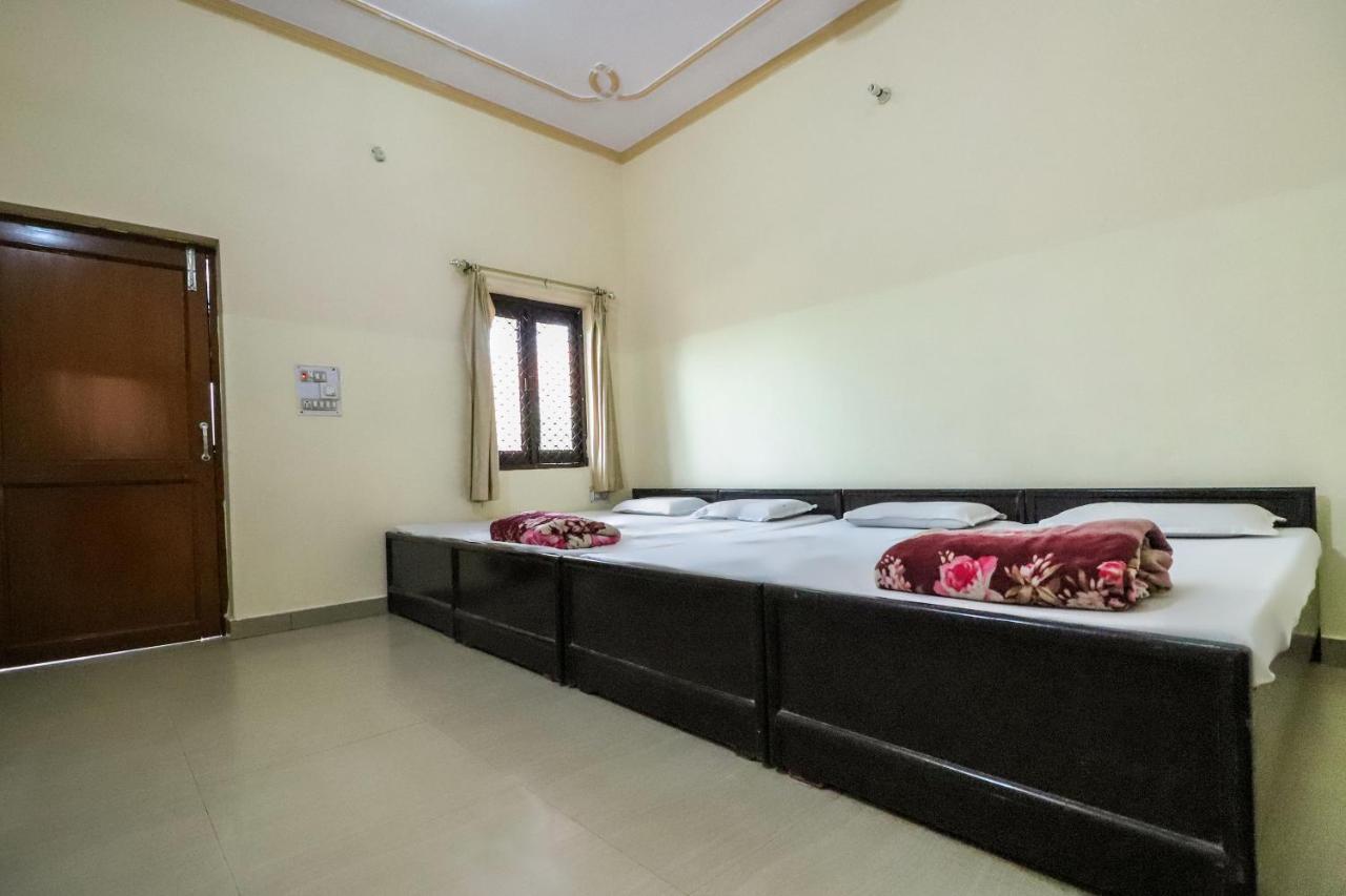 Spot On 60838 Shri Giriraj Dham Hotel Govardhan ภายนอก รูปภาพ