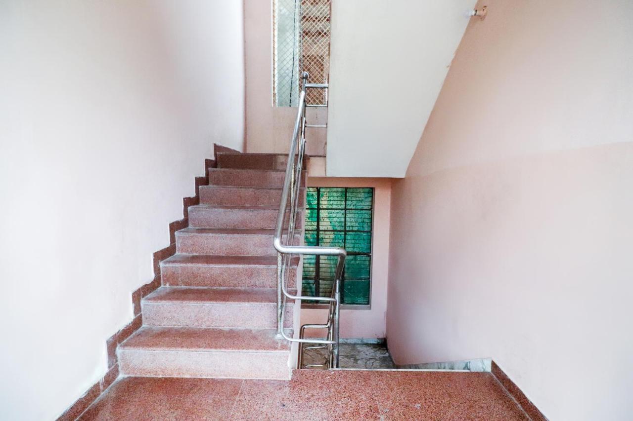 Spot On 60838 Shri Giriraj Dham Hotel Govardhan ภายนอก รูปภาพ