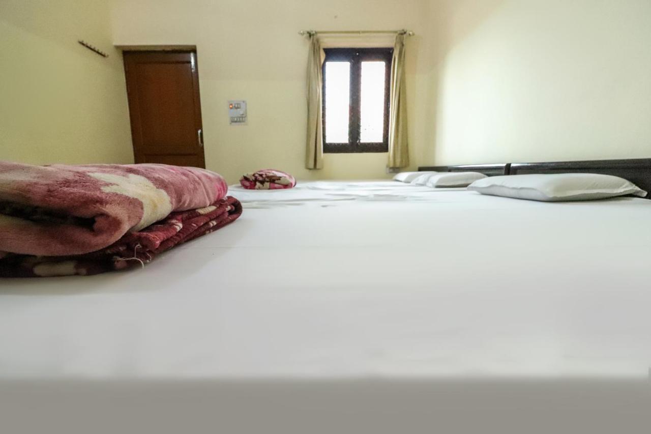 Spot On 60838 Shri Giriraj Dham Hotel Govardhan ภายนอก รูปภาพ
